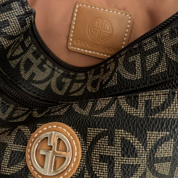 Giani Bernini Block Signature wristlet - Picture 3 of 3